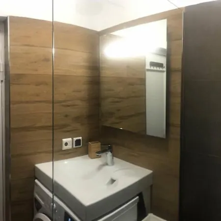 Cozy Near The Embankment And The Old Town And Free Parking In Front Of The Windows