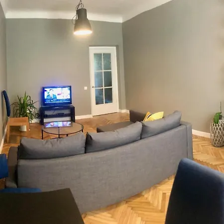 Cozy Near The Embankment And The Old Town And Free Parking In Front Of The Windows Appartement