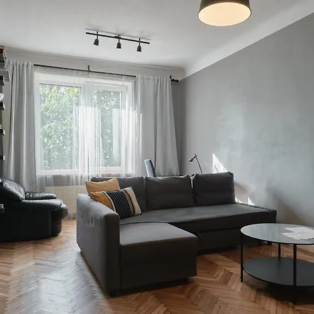 Cozy Near The Embankment And The Old Town And Free Parking In Front Of The Windows *