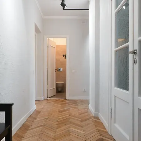 Free Parking Near Old Town, 5 Min Walk