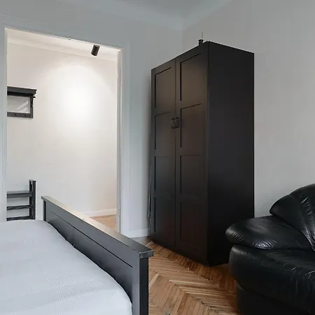 Cozy Near The Embankment And The Old Town And Free Parking In Front Of The Windows リガ