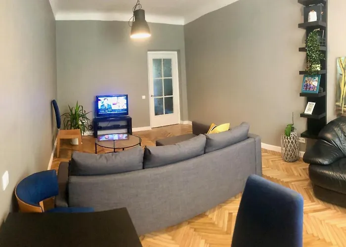 Cozy Near The Embankment And The Old Town And Free Parking In Front Of The Windows Daire