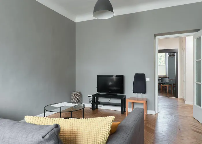 Cozy Near The Embankment And The Old Town And Free Parking In Front Of The Windows