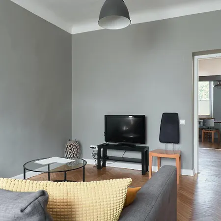 Cozy Near The Embankment And The Old Town And Free Parking In Front Of The Windows