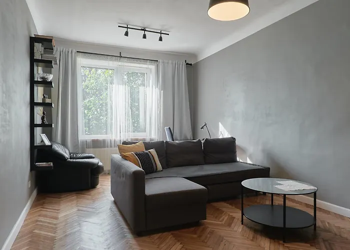 Cozy Near The Embankment And The Old Town And Free Parking In Front Of The Windows *