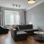 Cozy Near The Embankment And The Old Town And Free Parking In Front Of The Windows *